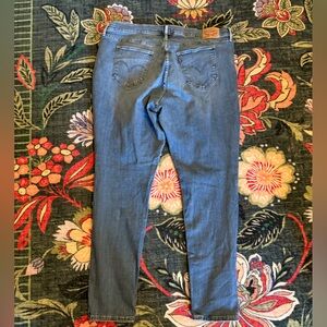3/$25 Levi’s 711 Skinny Jeans Size 20W Medium Wash